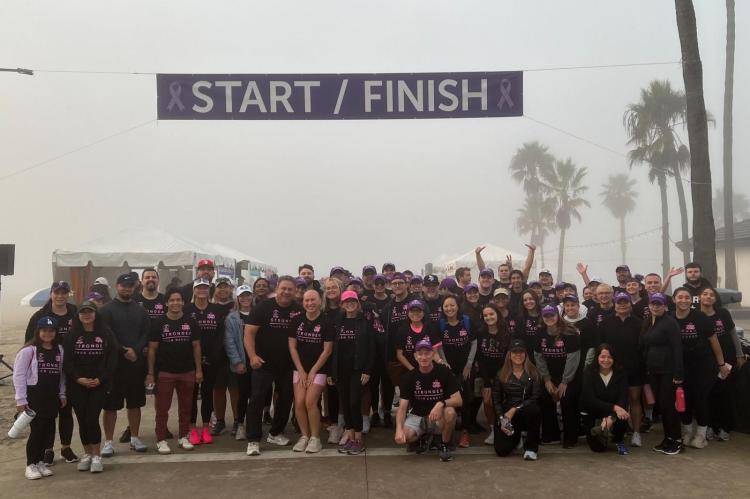 A large group of people lined up at the starting line to support cancer patient, Cori Reynolds.